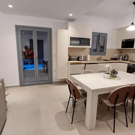 Dom wakacyjny Kamarescozysuites