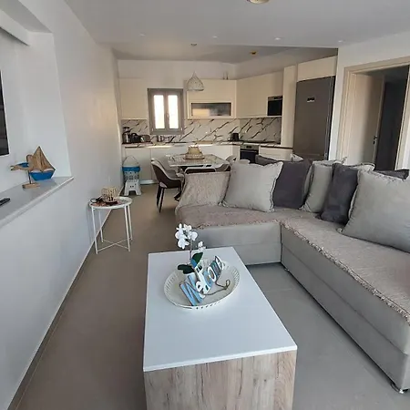 Prázdninový dům Kamarescozysuites *