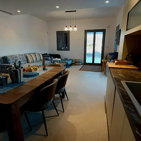 Prázdninový dům Kamarescozysuites *