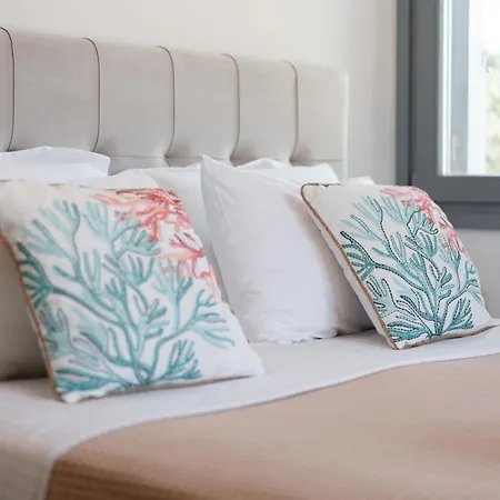 Kamarescozysuites 펜션 리바디아